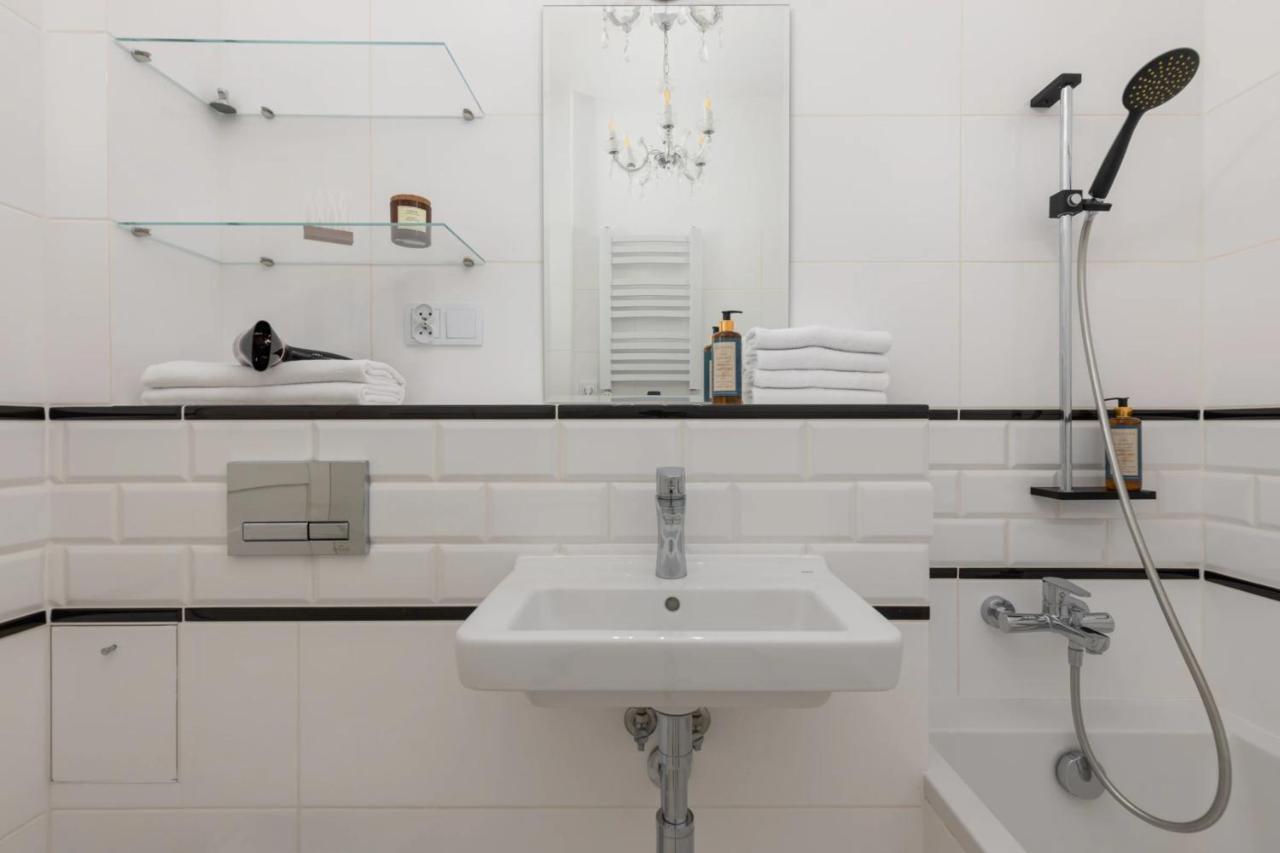 Przestronny Apartament Z Widokiem Na Miasto W Warszawie Warszawa Exteriör bild