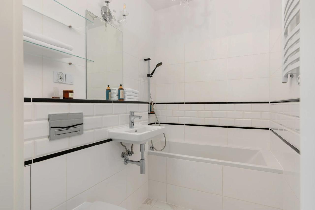 Przestronny Apartament Z Widokiem Na Miasto W Warszawie Warszawa Exteriör bild